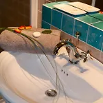 D'hotes Les Cardabelles Bed & Breakfast